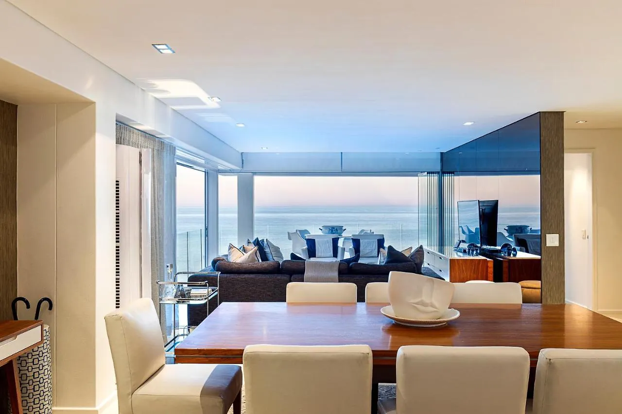 Clifton Yolo Spaces - Clifton Beachfront Penthouse Kapstadt 0*,  Südafrika